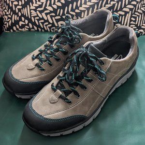 NEW Clarks Wave Trek Waterproof Hiking Shoes
